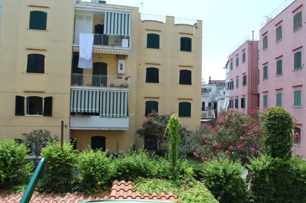 Апартаменты La Casa Ridente : Ischia Porto Экстерьер фото